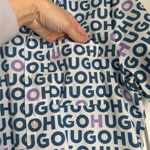 HUGO Men's Blue and Purple Graphic Straight fit Shirt M Logo print Festival